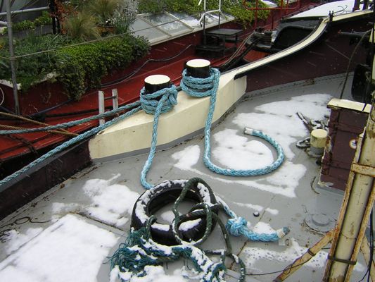 Snow on Hendrik's ropes